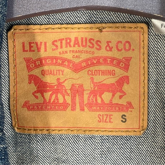 Levis Blue Denim Jean Trucker Jacket Size
Small  Regular Wash Men Pockets - Picture 6 of 9